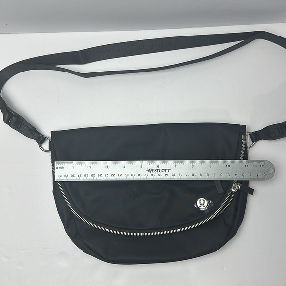 NWOT Lululemon All night Bag Black - Picture 6 of 17